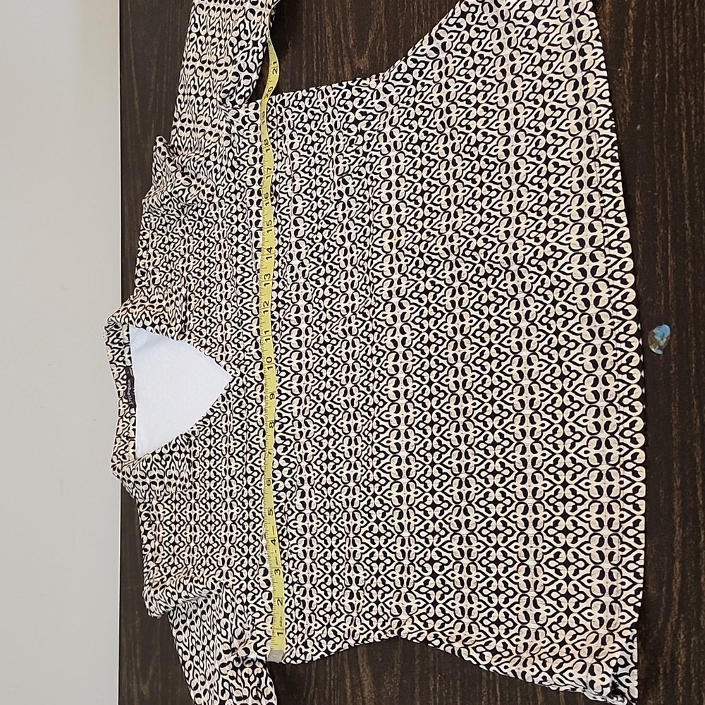 J. McLaughlin Black and White Patterned V-Neck Top